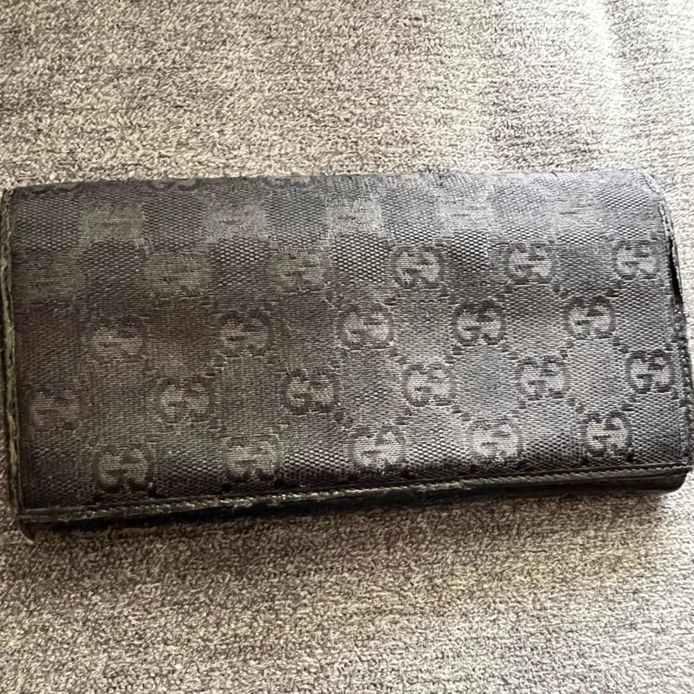 BLACK GUCCI WALLET